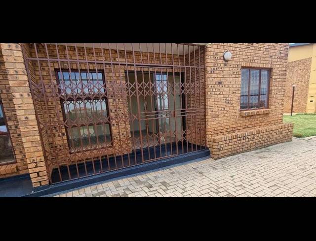 2 BEDROOM DUPLEX FOR SALE IN DAWN PARK EXT